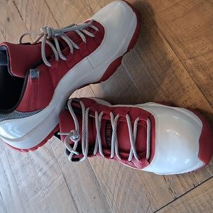 Jordan 11 retro Low Cherry bottom 2012